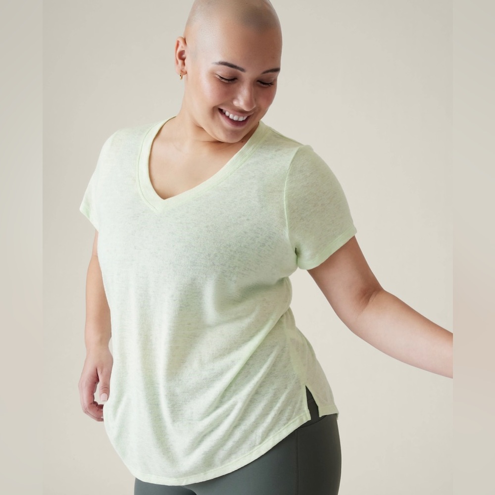 NWT Athleta Breezy Scoop V Tee - medium